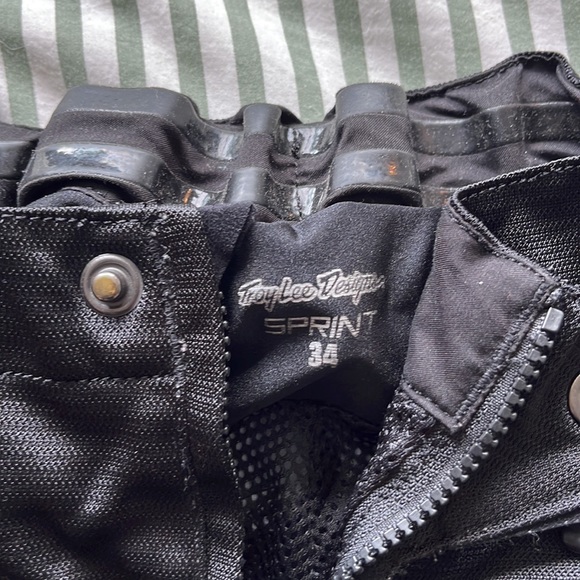 Troy Lee designs downhill mountain bike - Picture 2 of 5